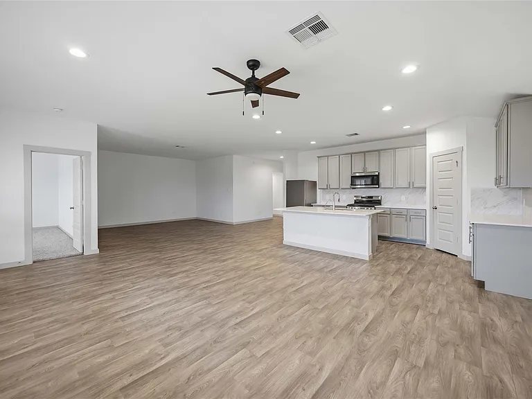 7219 Whispering Leaf St — Photo 6