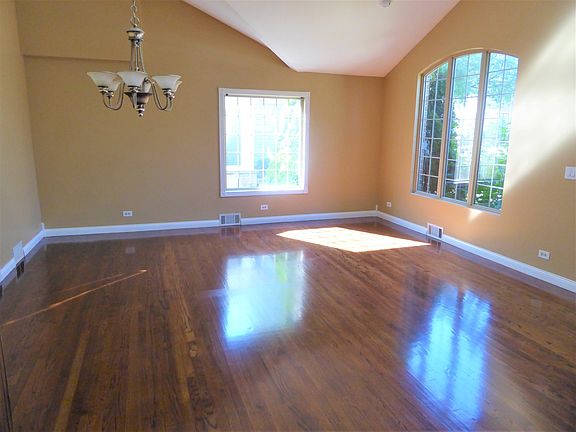 5th image of 3919 W Greenleaf Ave