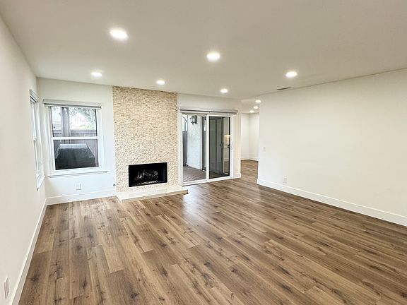 Gorgeous living room and statement fireplace