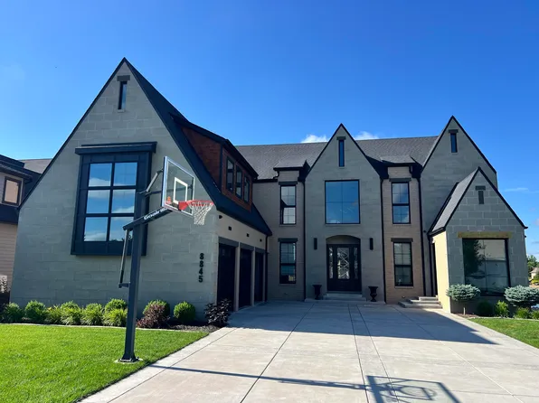 8845 Doubletree Dr N, Winfield, IN 46307