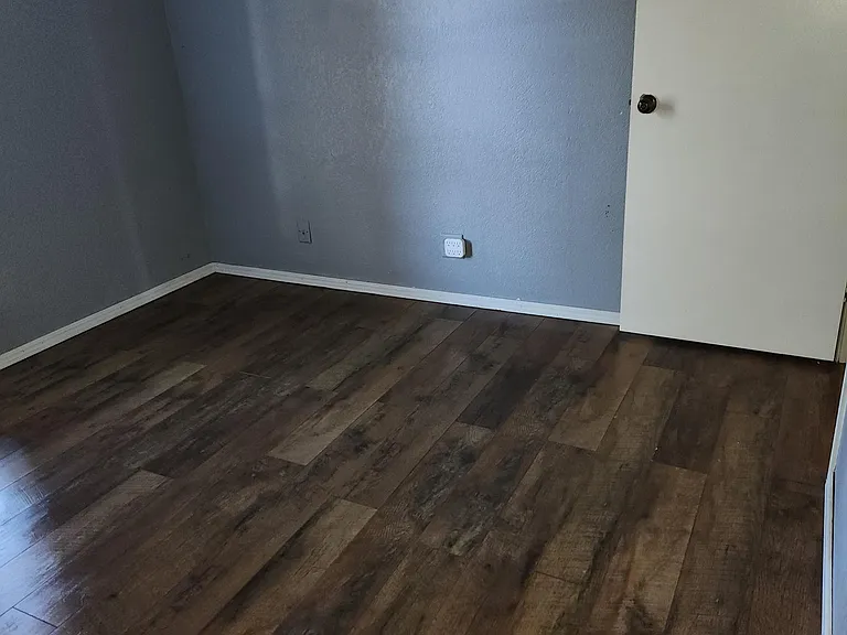 3109 S Maple Ave — Photo 23
