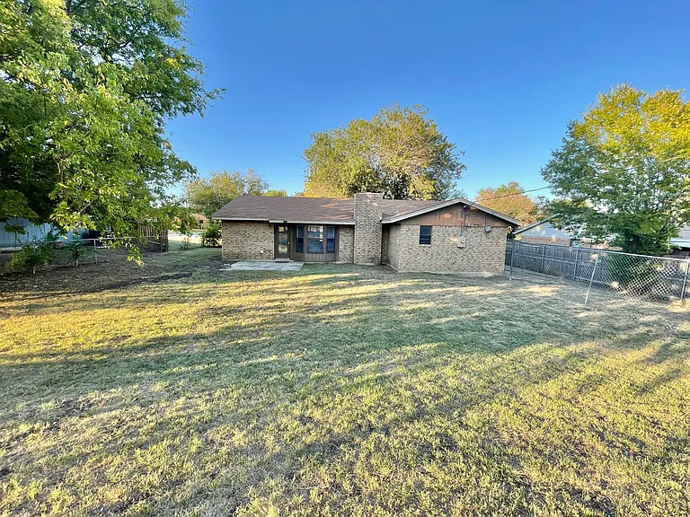 2402 Kirk Cir — Photo 29