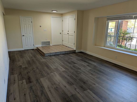 5th image of 562 Woods Dr