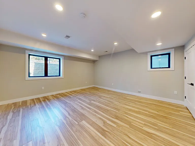 353 Boyden Ave — Photo 11