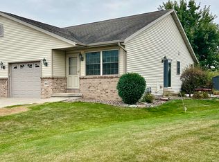 1042 Primrose Ln, Fond Du Lac, WI 54935