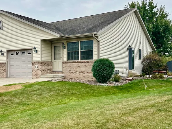 1042 Primrose Ln, Fond Du Lac, WI 54935