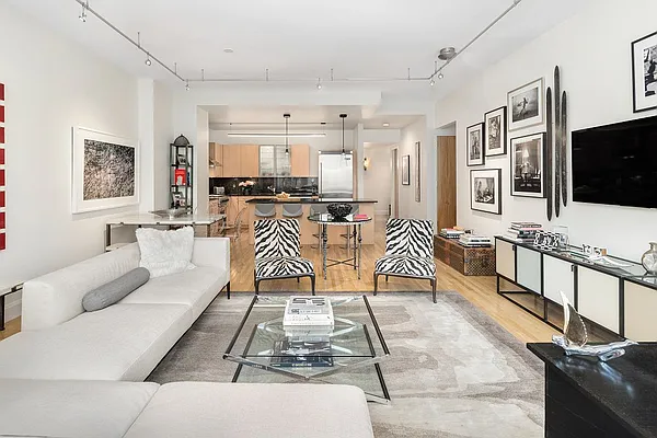 Sold by Dolly Lenz Real Estate LLC | media 15