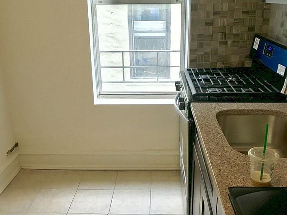 4th image of 2131 27th St APT C4