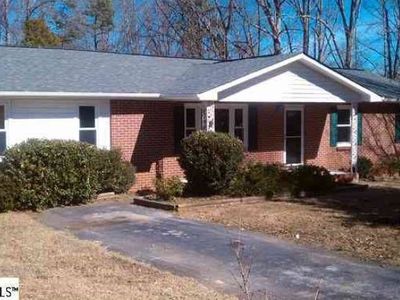 107 Cross St, Laurens, SC, 29360