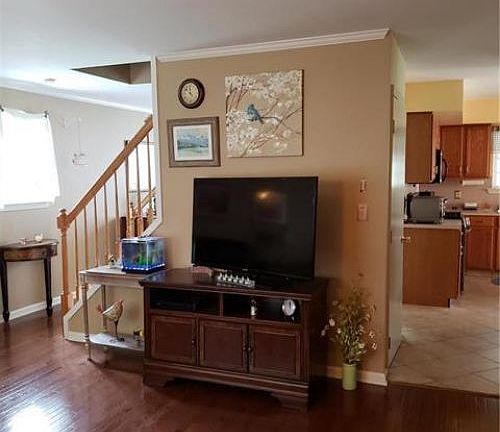 4th image of 1935 Jenkins Dr