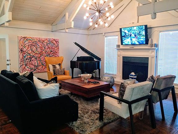 4th image of 1010 Village Ln