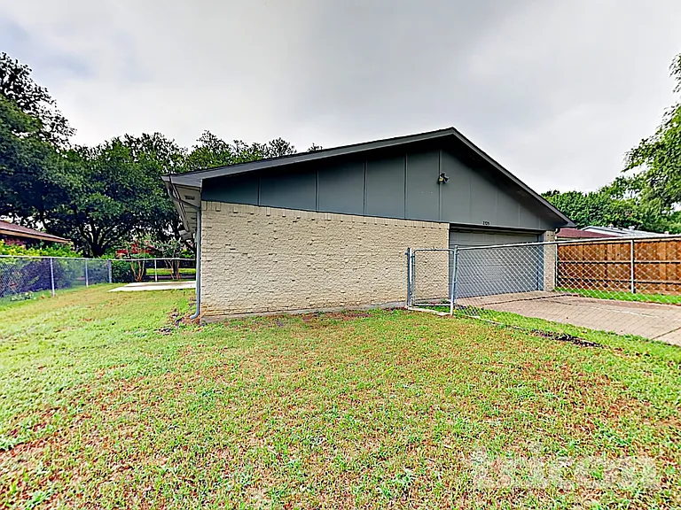 2725 Branch Oaks Dr — Photo 14