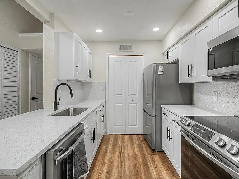 3266 Haviland Ct #303 — Photo 13
