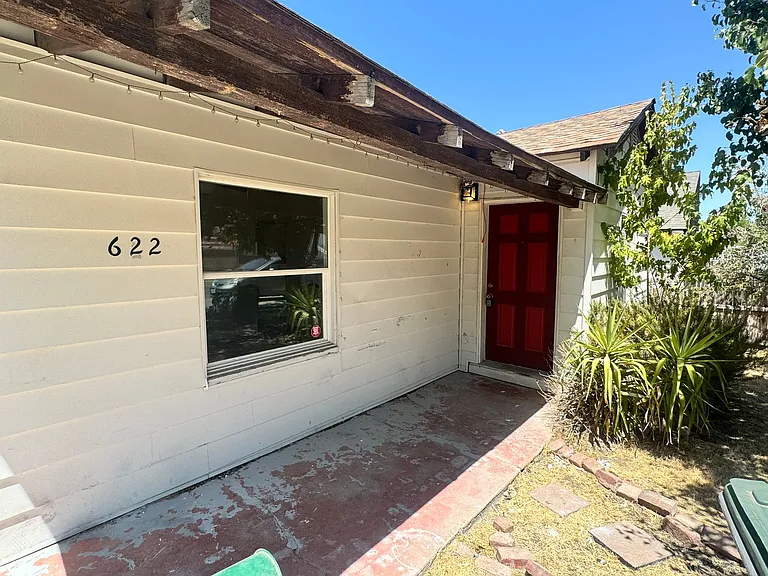 622 E St — Photo 1