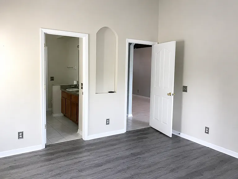 838 Addison Dr NE — Photo 9