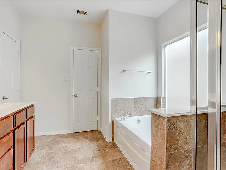10046 Hillside Bayou Dr — Photo 15