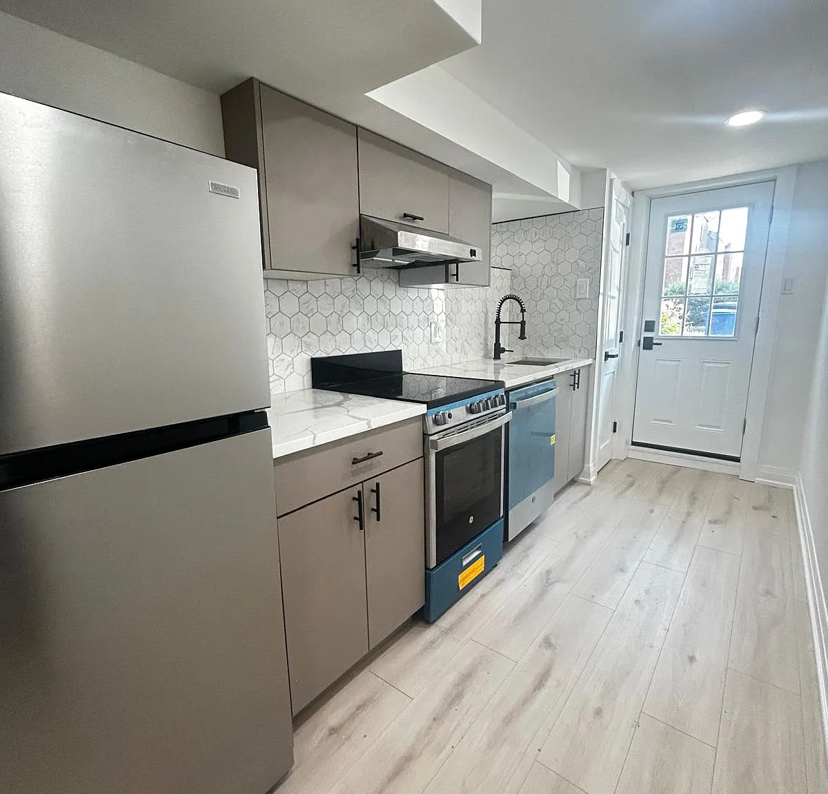 1 bed, 700 sqft, $1,585 — Photo 3