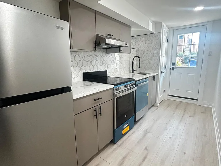 232 Tomlinson Rd #BASEMENT — Photo 3