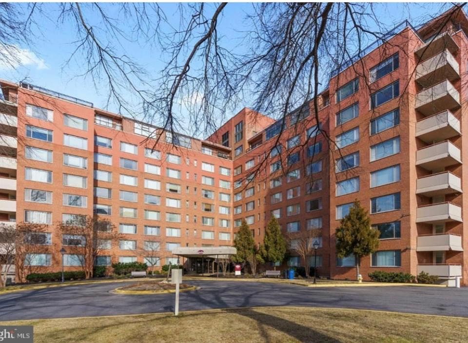 1st image of 1121 Arlington Blvd #756