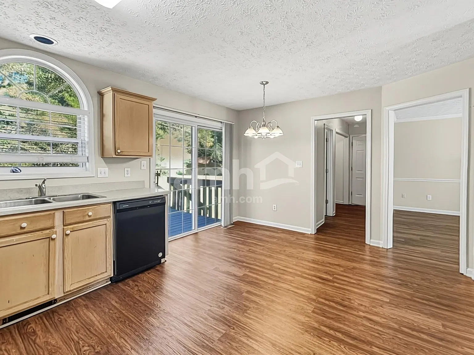 3 bed, 2.5 bath, 2088 sqft, $2,245 — Photo 3