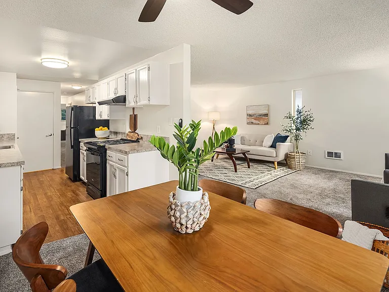 830 Sunrise Pl SW #E — Photo 9