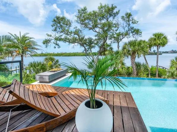 4907 Topsail Dr, Nokomis, FL 34275