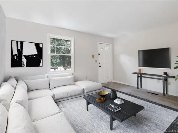 62 Village Walk #62, Wilton, CT 06897