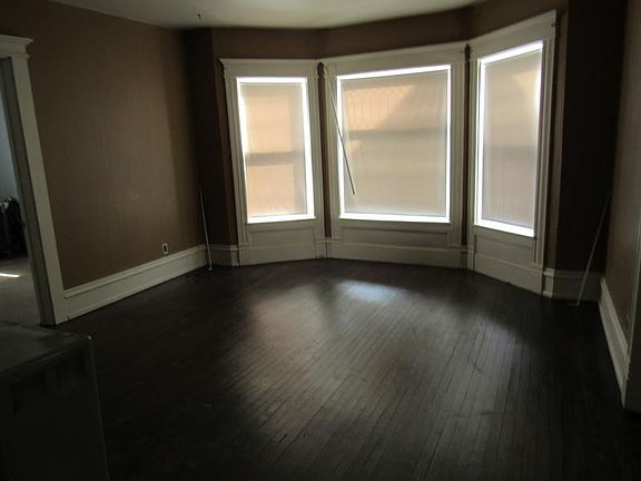4th image of 85 Bowen St #2