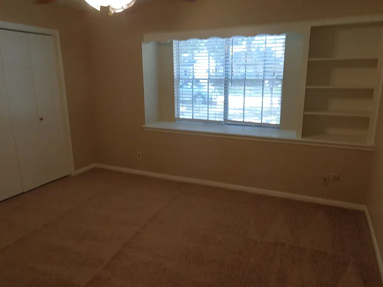 2735 Manila Ln — Photo 22
