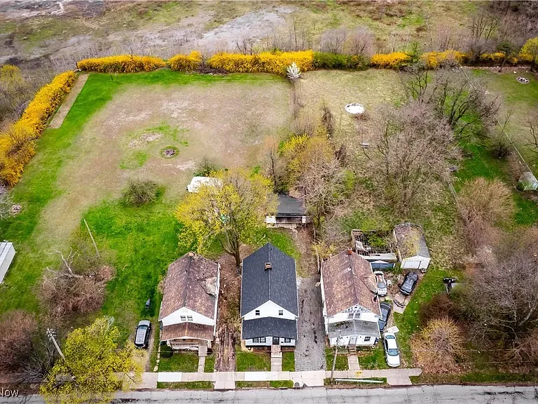 1821 Kenneth Ave — Photo 22