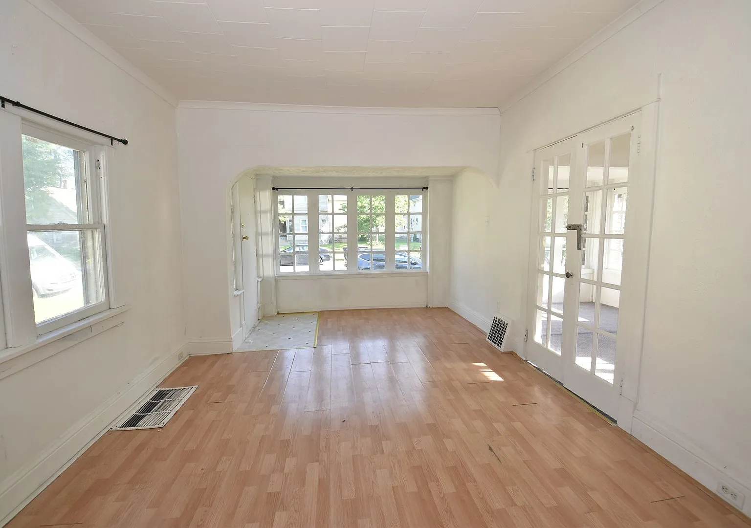 Near Notre Dame 3 bedroom Bungalow — Photo 4