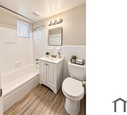 2nd image of 1900 16th St NW #205