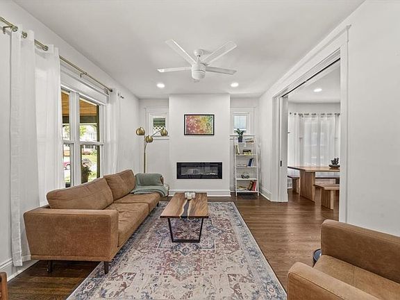 4th image of 39 E 32nd St