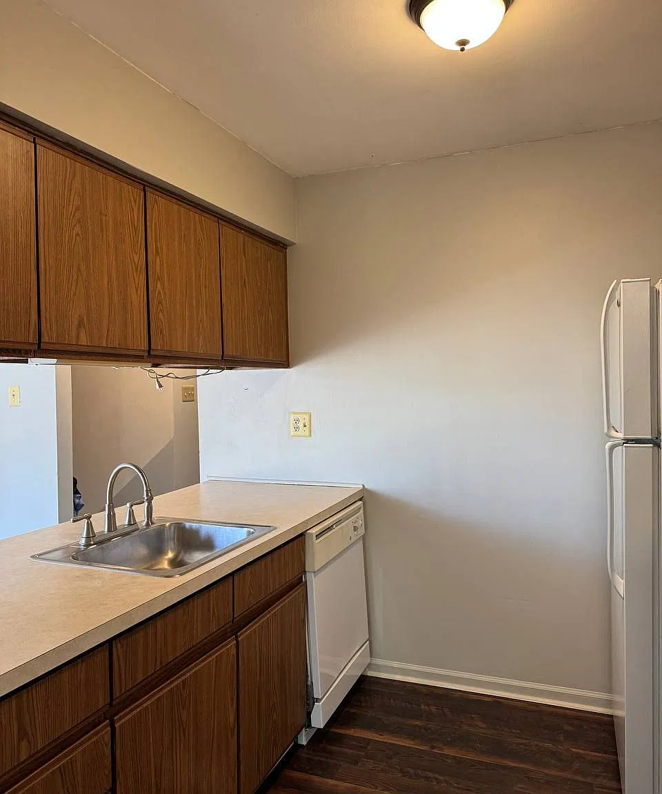 2 bed, 1003 sqft, $1,800 — Photo 4