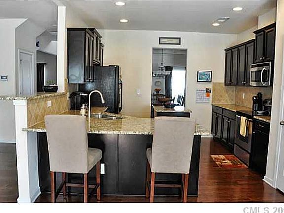 4th image of 3018 Ainsley Ln #77