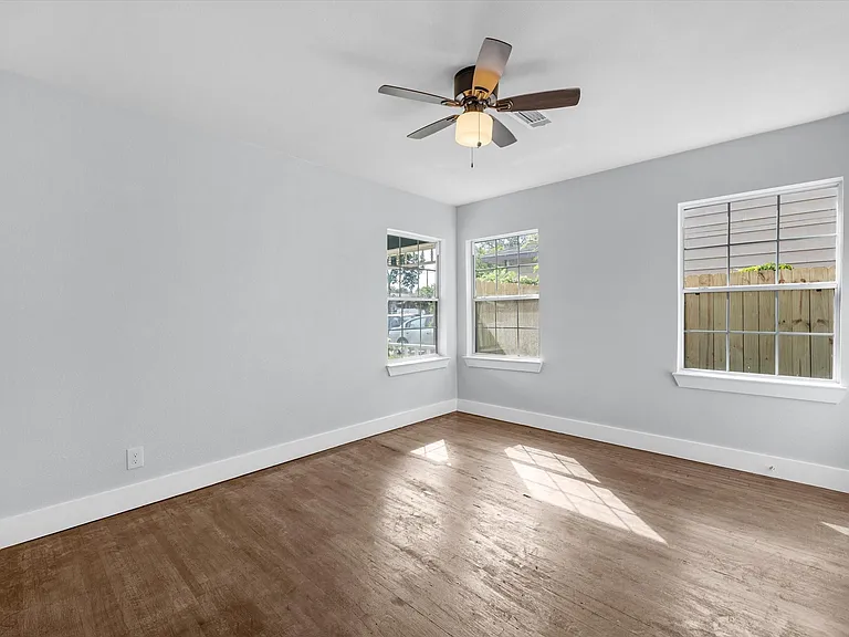 4218 Crenshaw St — Photo 10
