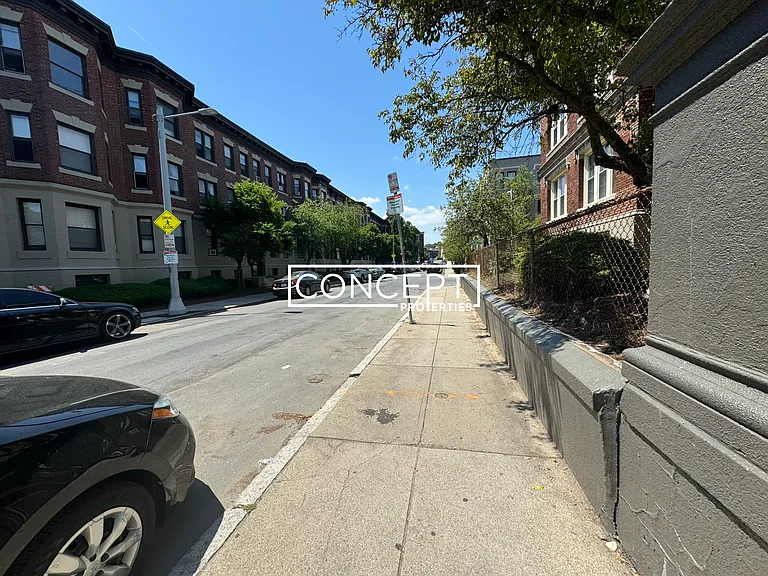 15 Glenville Ave #B6 — Photo 2