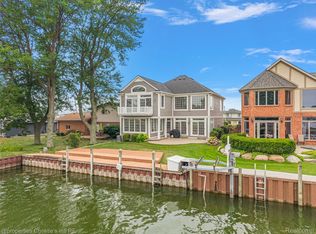 31975 Riverdale St, Harrison Township, MI 48045