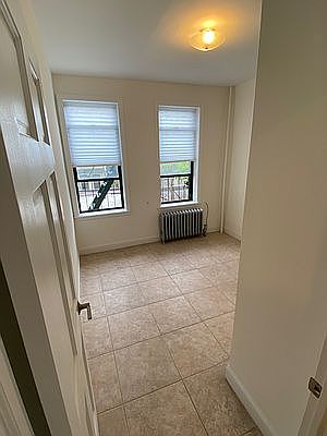 4th image of 3148 34th St #2R
