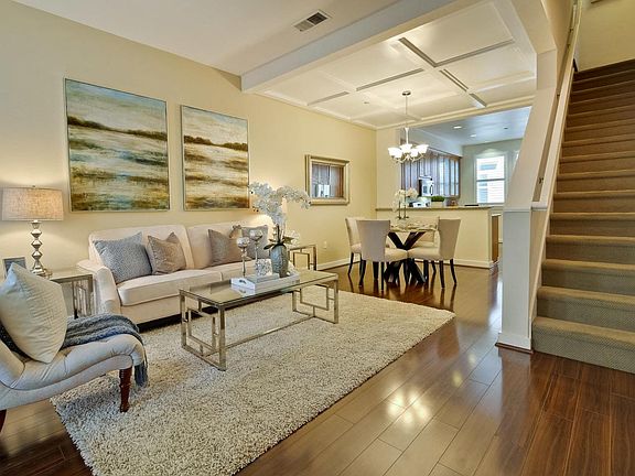 3rd image of 283 Kentdale Pl