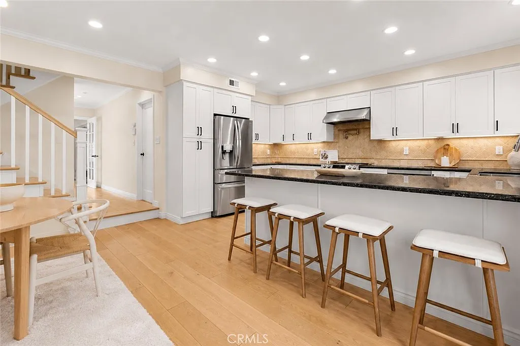 4 bed, 4.0 bath, 2649 sqft, $7,495 — Photo 2