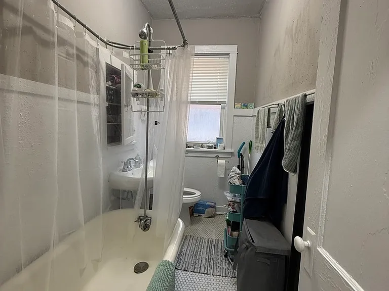 713 W Barry Ave #S2 — Photo 6