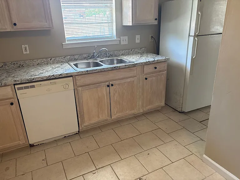 633 Groveland Dr — Photo 4