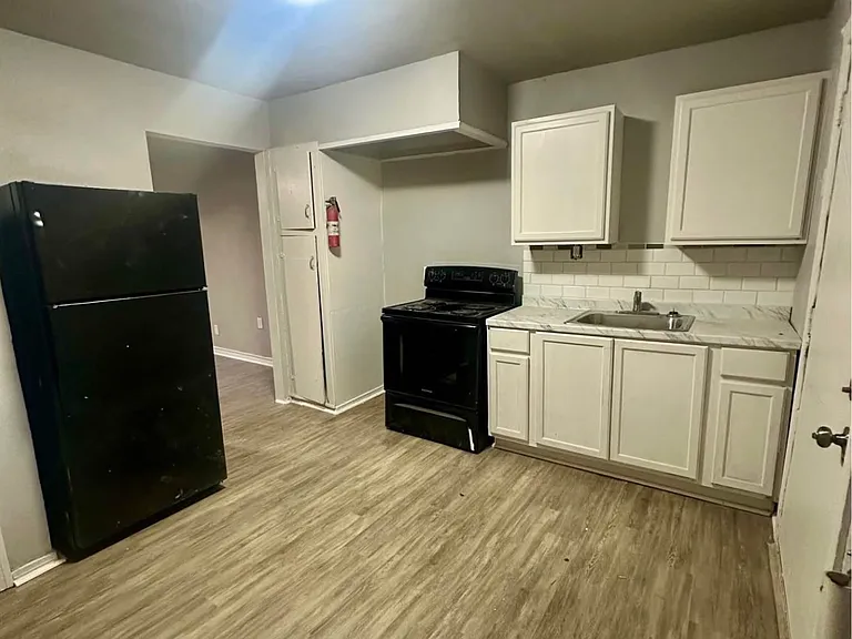 3535 Sumner St — Photo 4