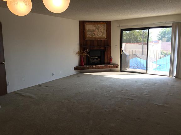 FirePlace/Living Room
