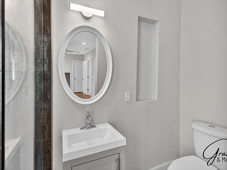 2315 Yemans St — Photo 20
