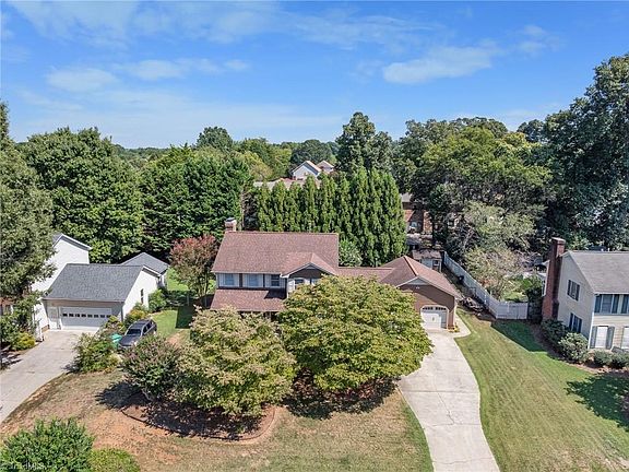 3rd image of 3804 Oak Forest Dr