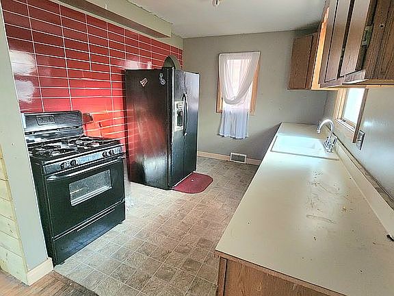 4th image of 2021 Fulton Rd NW