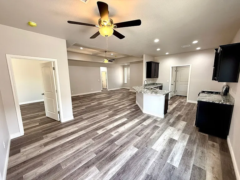 3368 N Apache St — Photo 10