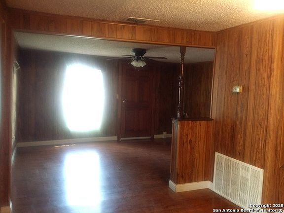 3rd image of 3043 Golden Ave